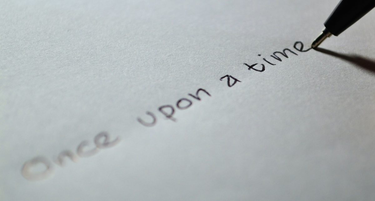 Kuvituskuva. Musta kynä kirjoittaa paperille "Once upon a time". Kuva: PIxabay.
